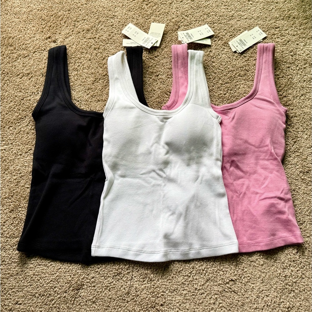 Abercrombie and Fitch Bra Free Rib Scoopneck Tank Bundle